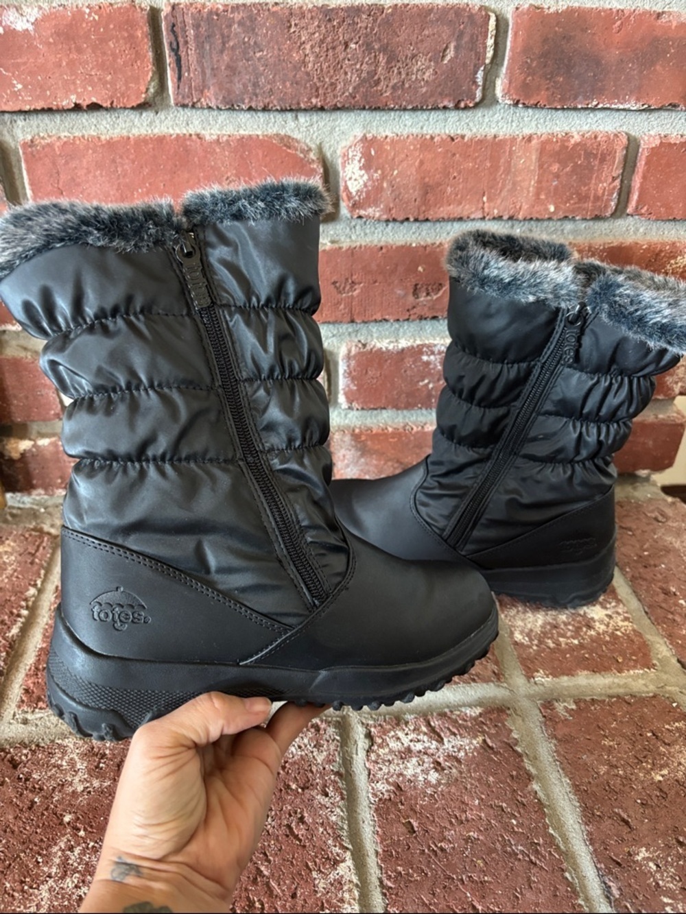 totes > Black Quilted Insulated Winter Boots with Faux Fur Cuff Women’s Size 6
